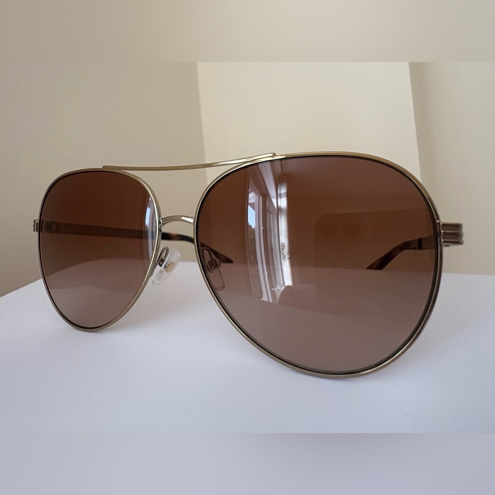 Tory Burch Stylish Brown Aviator Sunglasses New without tag with case